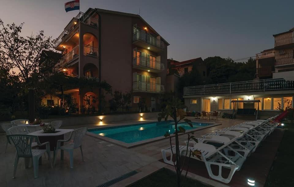 Apartments Mm Подстрана Екстер'єр фото