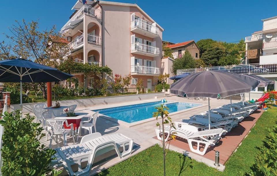 Apartments Mm Подстрана Екстер'єр фото