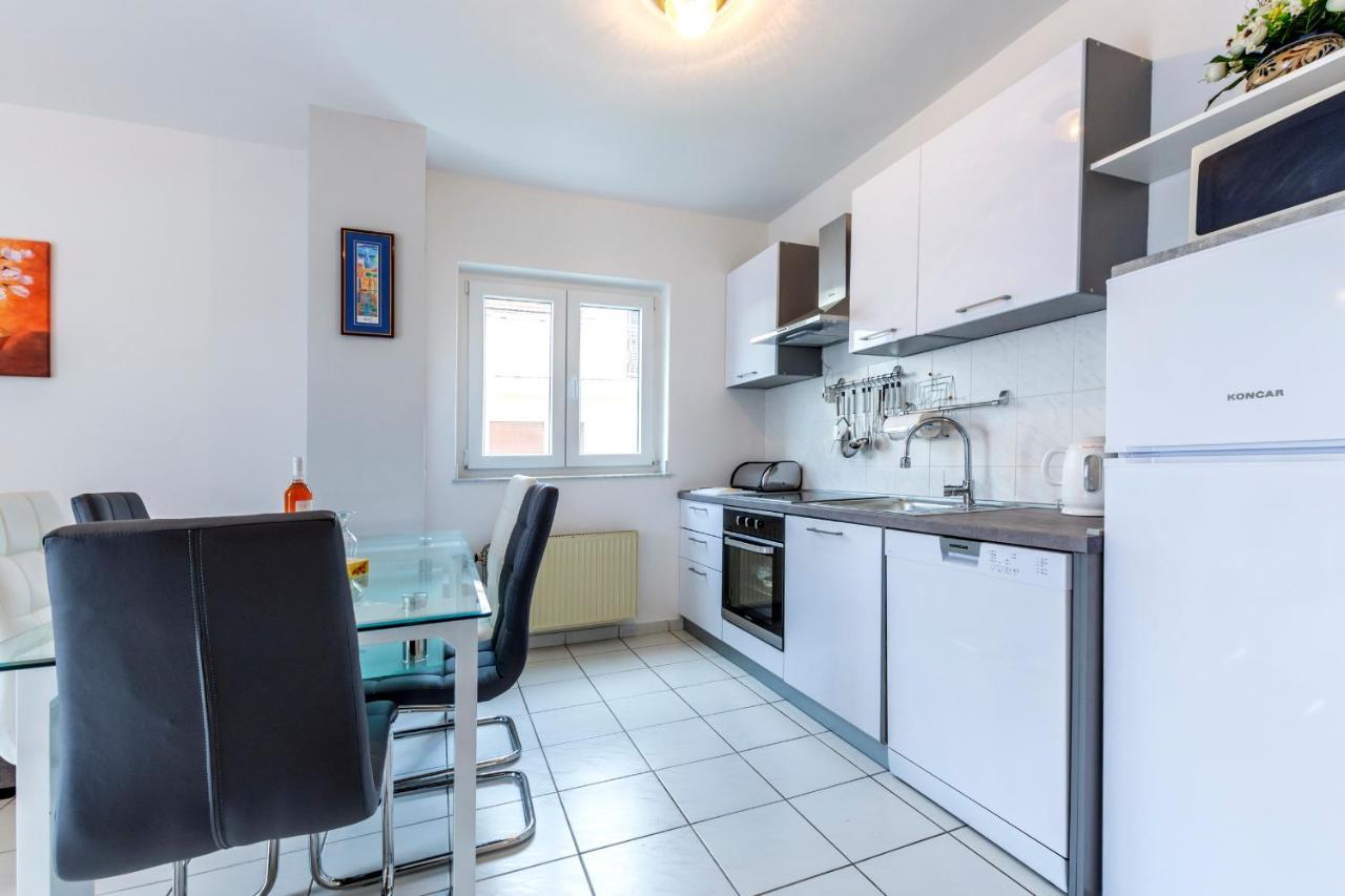 Apartments Mm Подстрана Екстер'єр фото