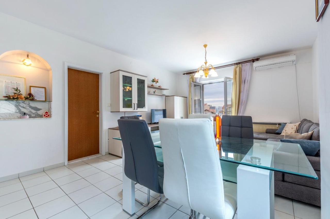 Apartments Mm Подстрана Екстер'єр фото