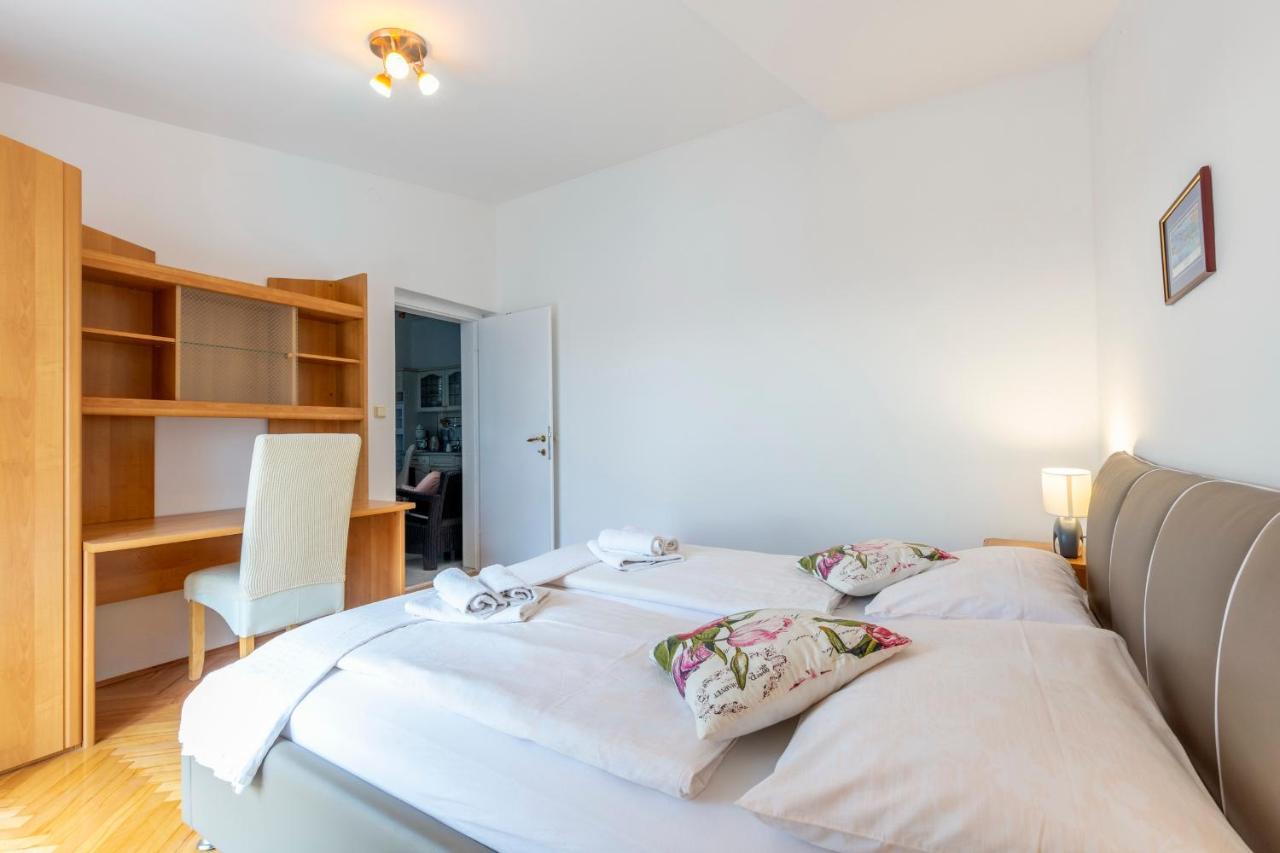 Apartments Mm Подстрана Екстер'єр фото