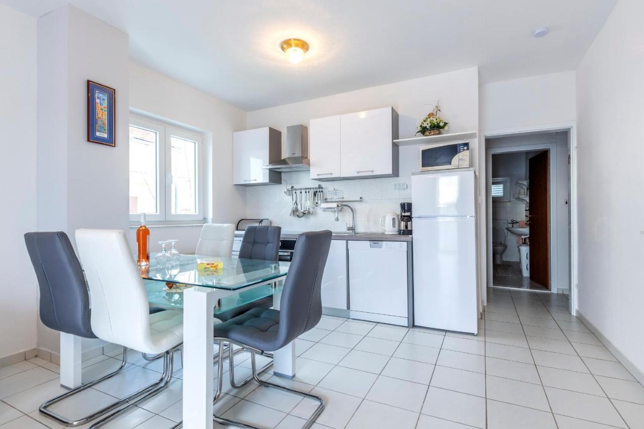 Apartments Mm Подстрана Екстер'єр фото