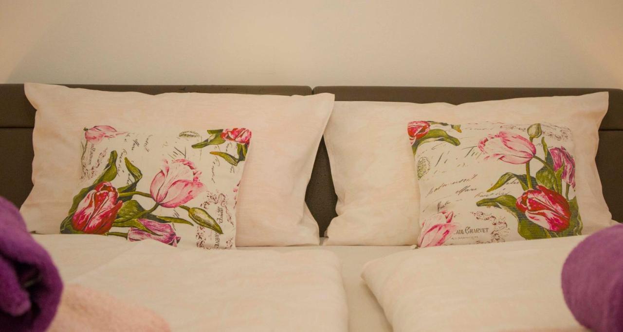 Apartments Mm Подстрана Екстер'єр фото