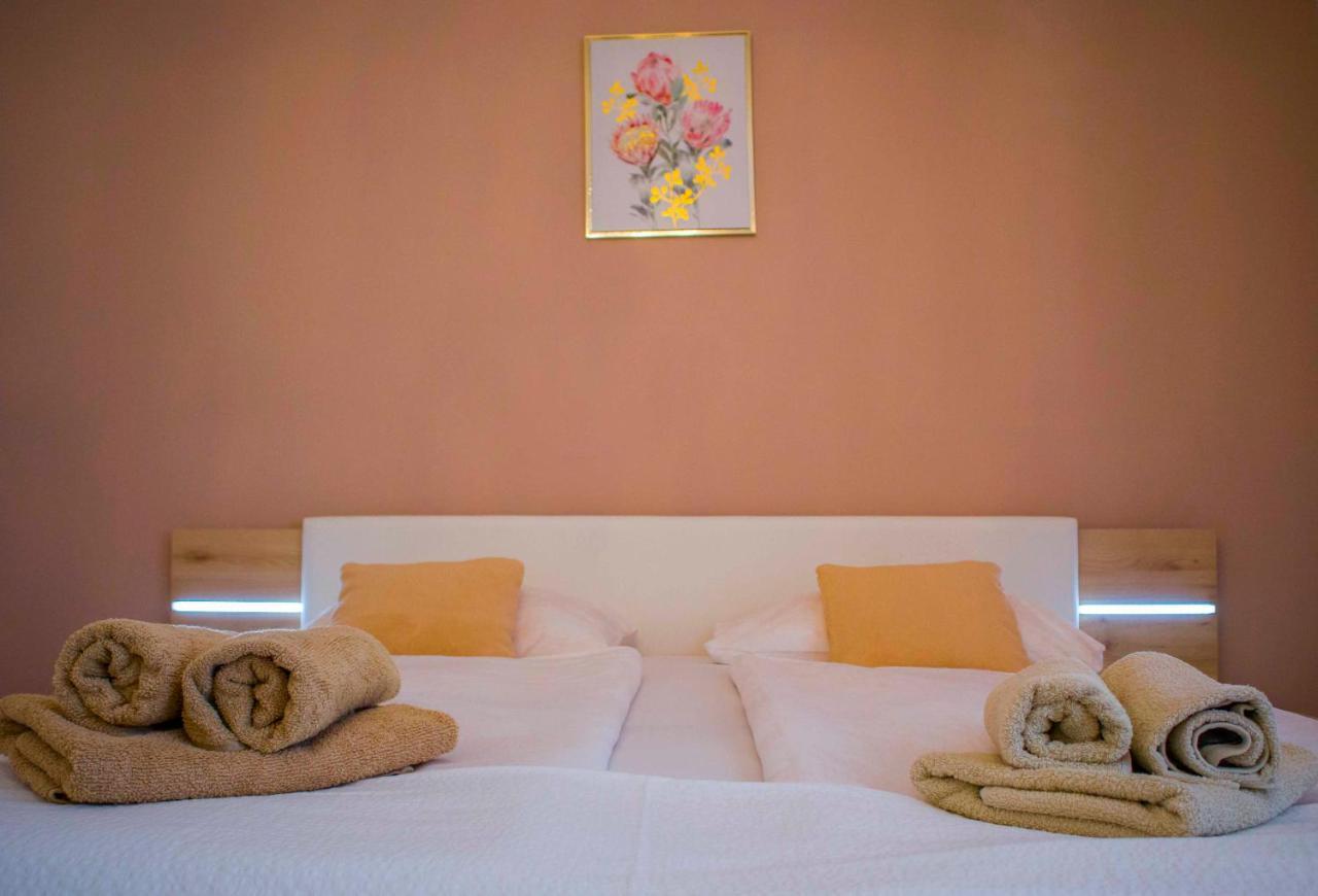 Apartments Mm Подстрана Екстер'єр фото