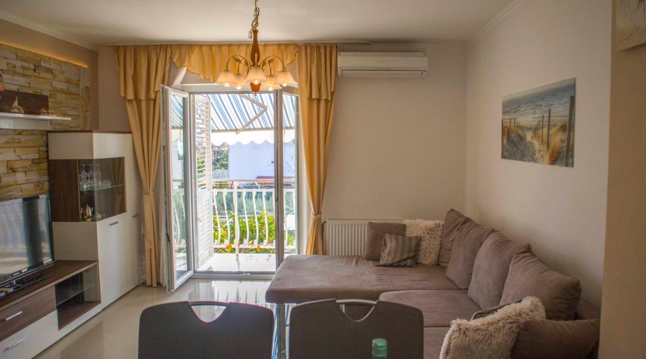 Apartments Mm Подстрана Екстер'єр фото