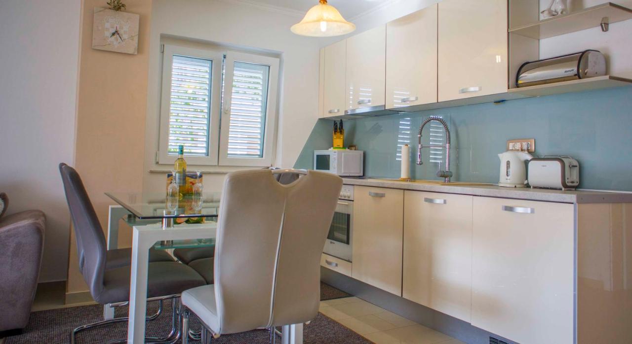 Apartments Mm Подстрана Екстер'єр фото